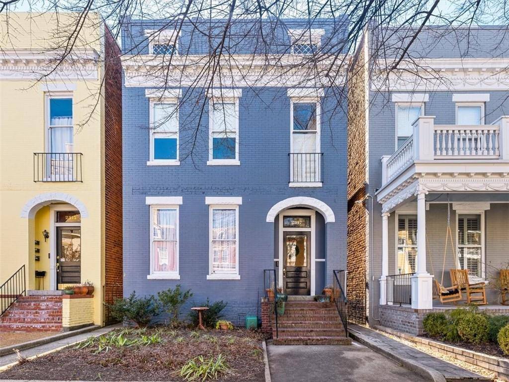 Apartment for rent at 2517 W Grace St, Richmond, VA 23220