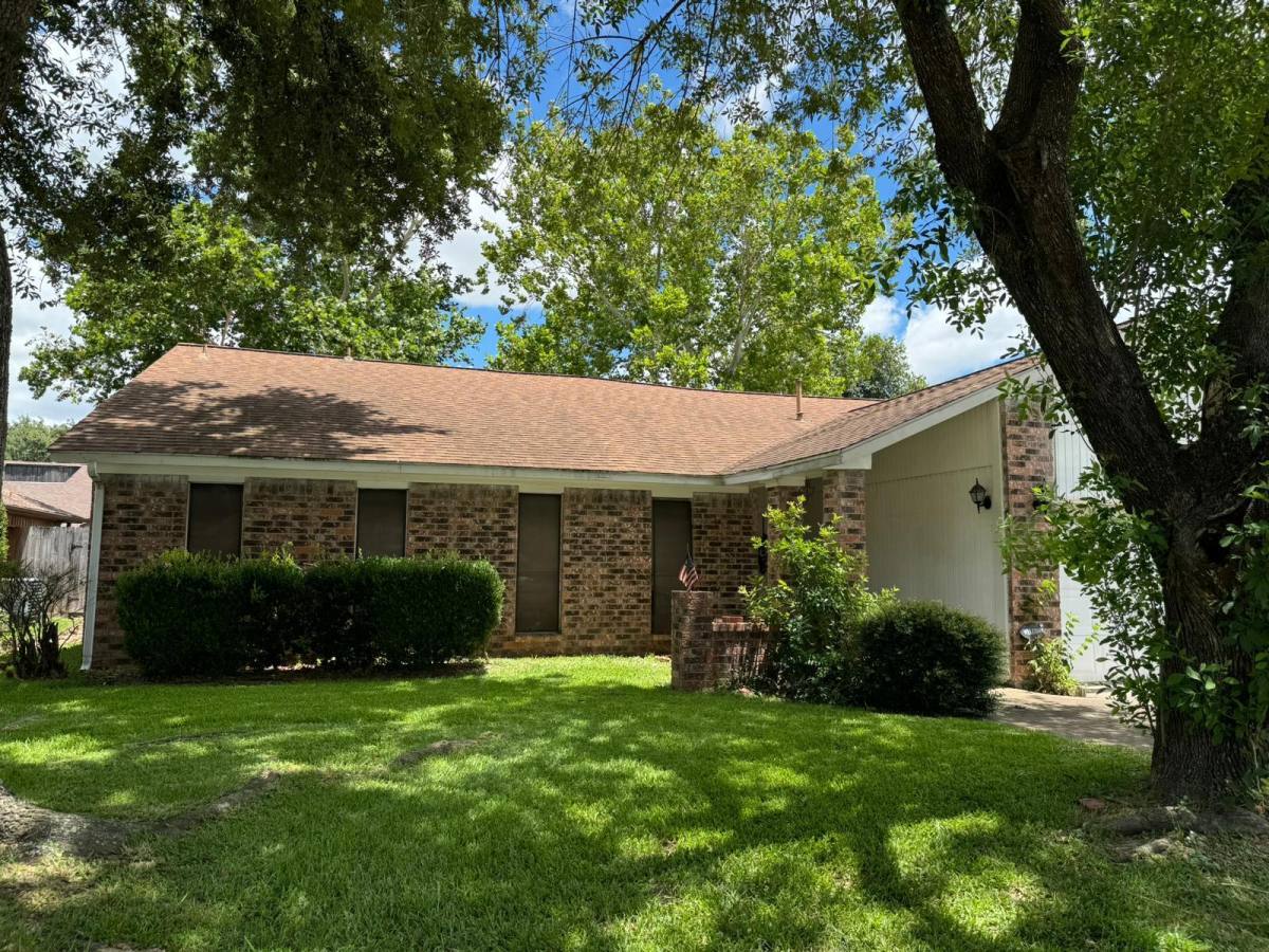 House for rent at Glen Meadows, 5222 Valley View Dr, La Porte, TX 77571