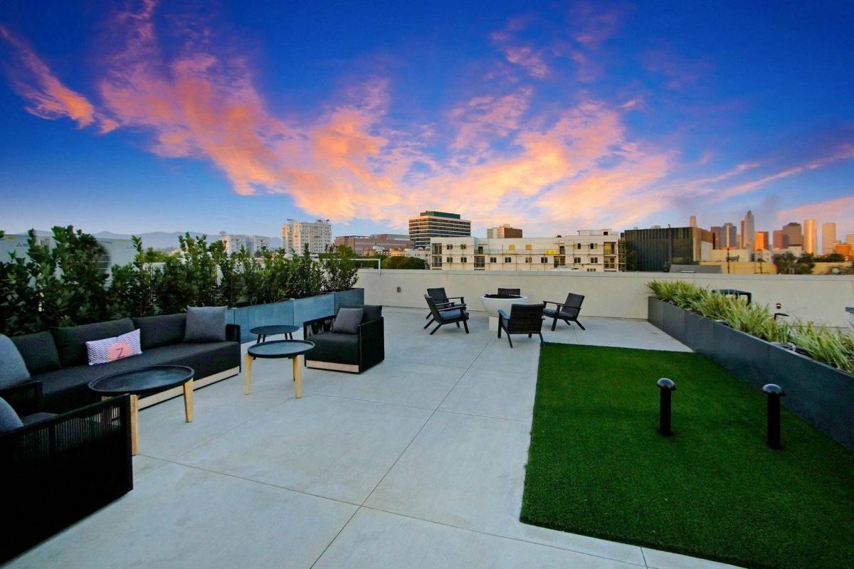Apartment for rent at 2847 Leeward Ave #306, Los Angeles, CA 90005