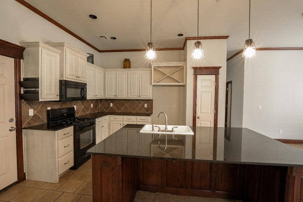 House for rent at 3004 NW 191st St, Edmond, OK 73012