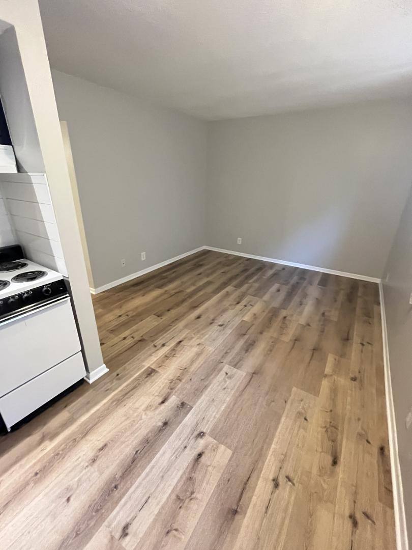 Perennial Gardens, 2400-2409 S Detroit Ave #4, Maumee, OH 43537 - Apartment for Rent - Image 2