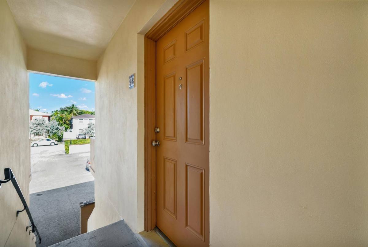 Apartment for rent at 134 Salamanca Ave #9B, Miami, FL 33134