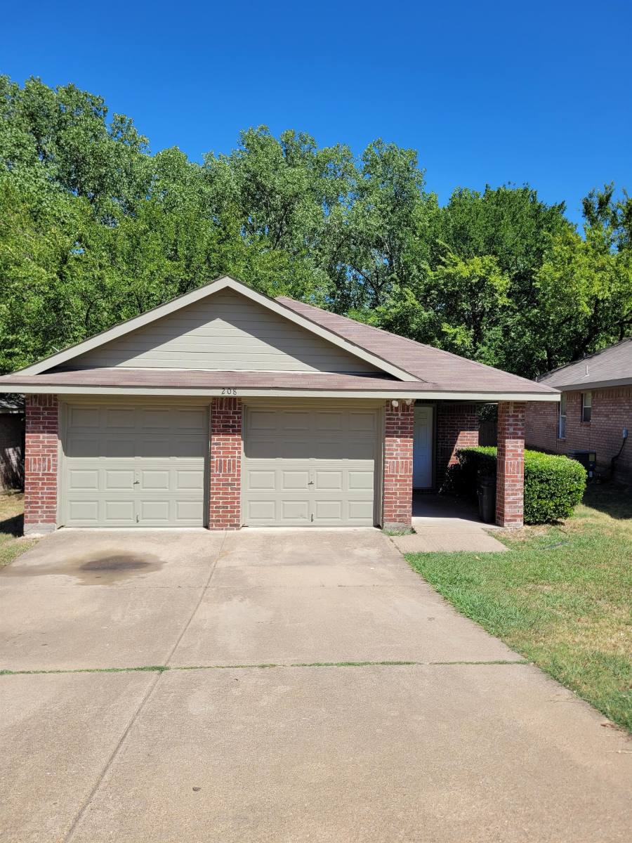 House for rent at 208 Alpine, Desoto, TX 75115