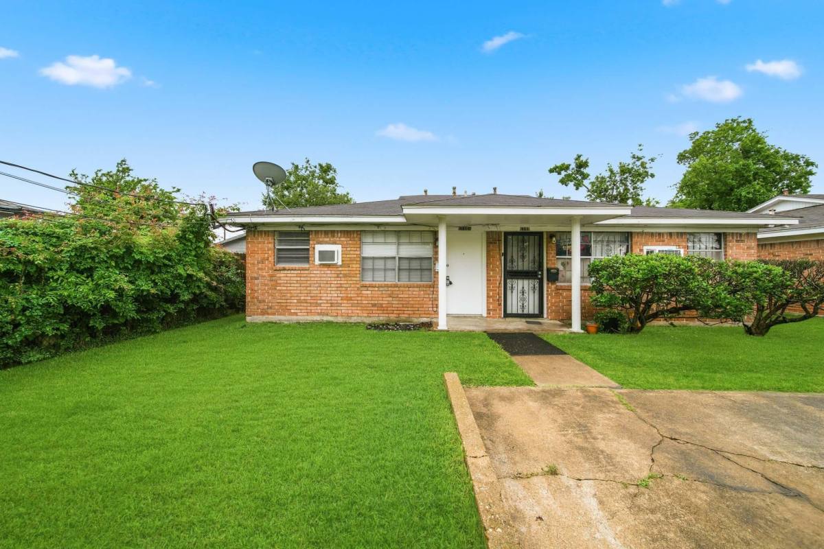 House for rent at Englewood Place, 6116 1 2 Octavia St, Houston, TX 77026