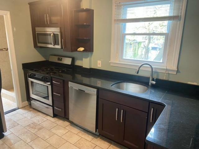 Apartment for rent at 296 Washington Ave #1, Providence, RI 02905