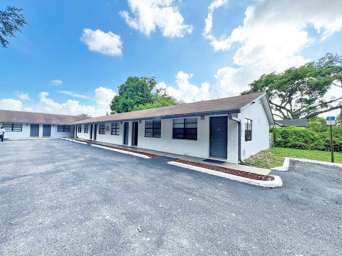 Apartment for rent at 2316 Monroe St #10, Hollywood, FL 33020