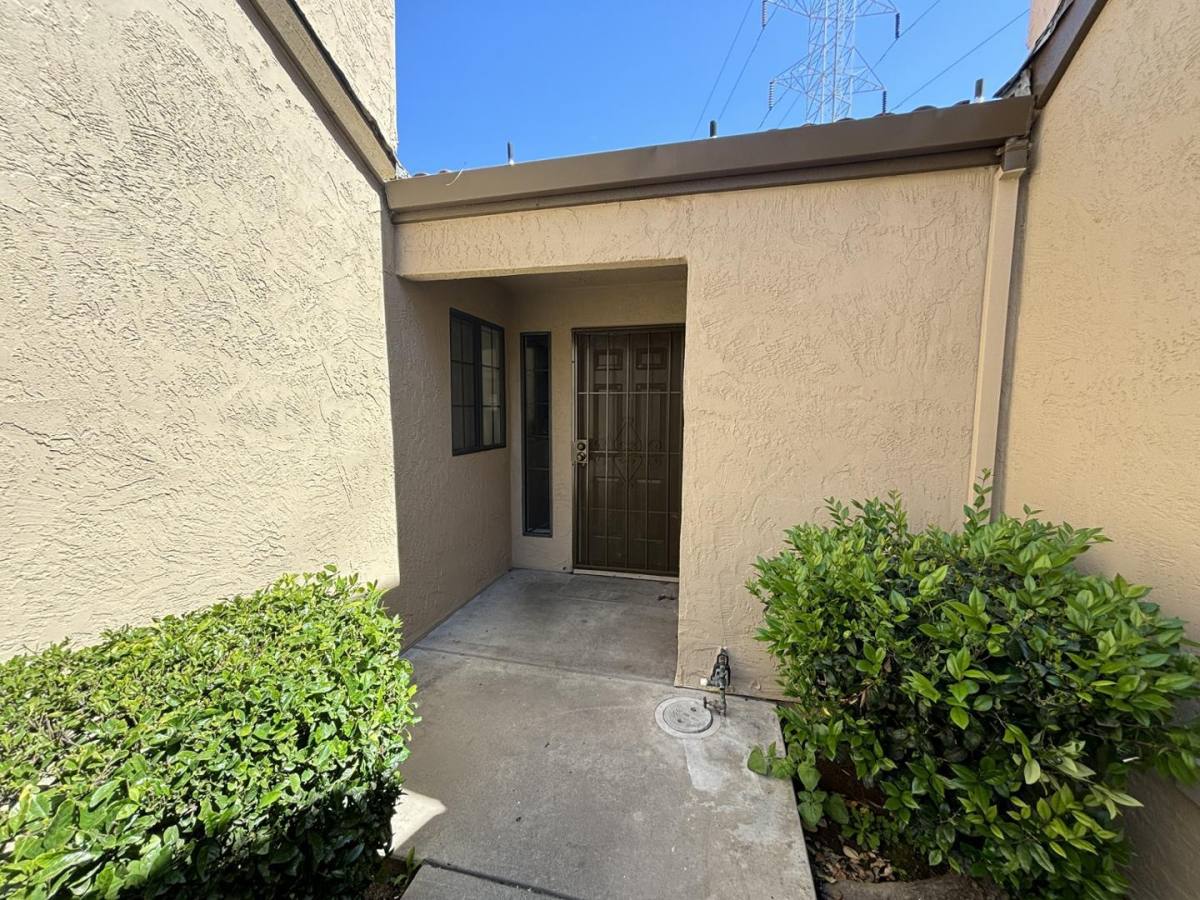 Townhouse for rent at Shawnee Meadows, 3500 Shawnee Dr #B, Modesto, CA 95356