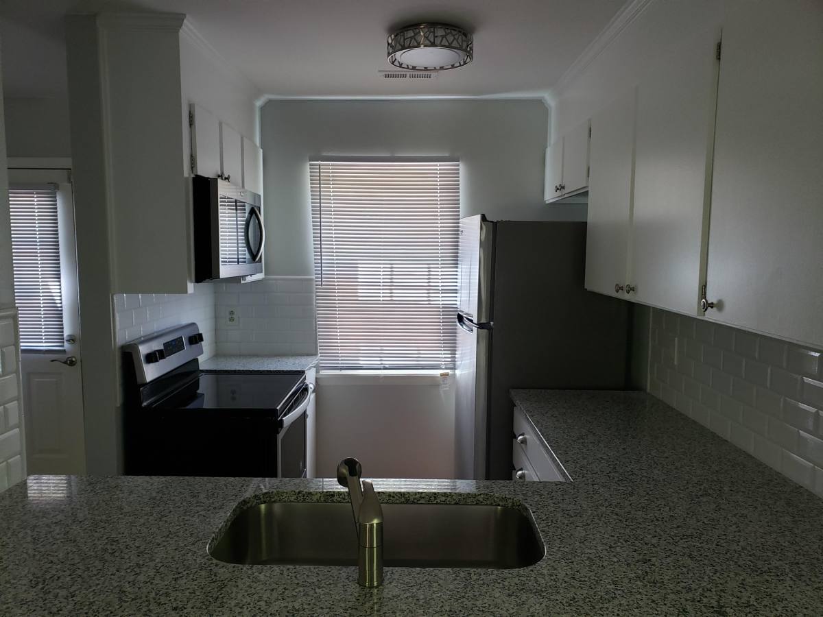 Townhouse for rent at Milton Commons, 3908 Briarhill Dr, Charlotte, NC 28215