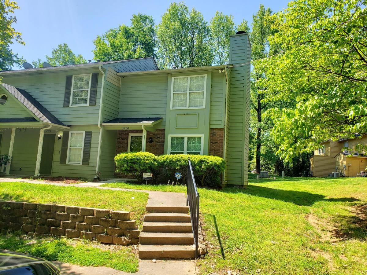 Townhouse for rent at Milton Commons, 3908 Briarhill Dr, Charlotte, NC 28215