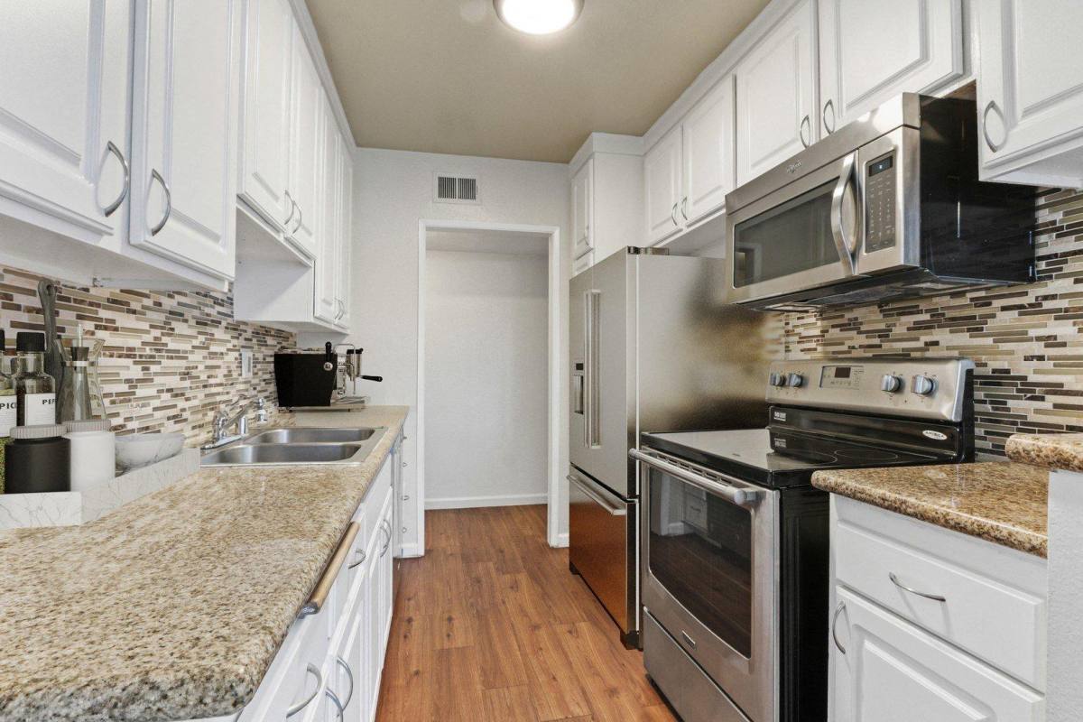 Apartment for rent at Monterra Ridge Apartment Homes, 21845 Saticoy St #206, Canoga Park, CA 91304