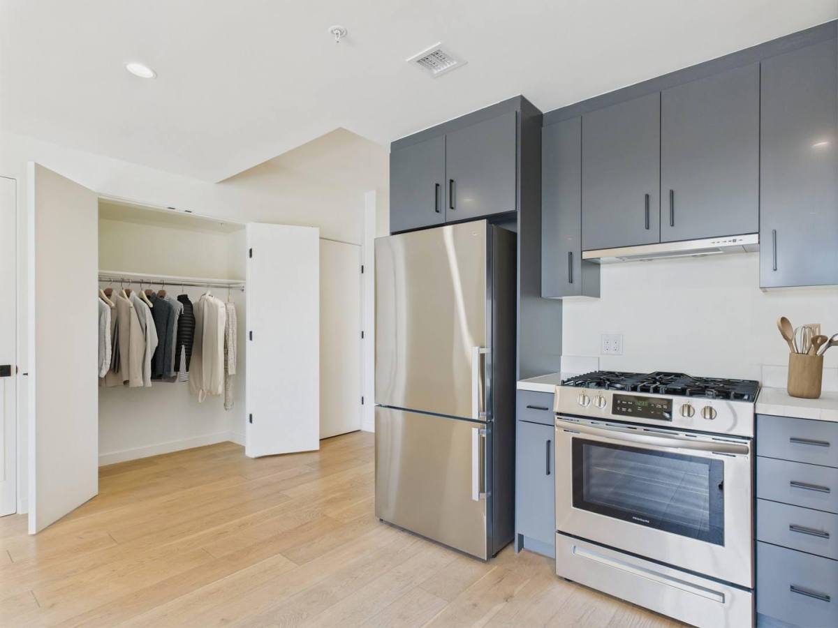 Apartment for rent at 3400 Sunset Blvd #306, Los Angeles, CA 90026