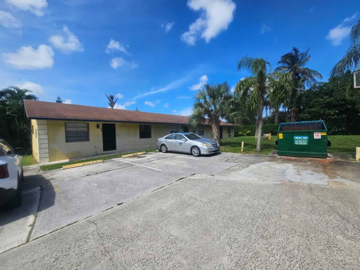 Apartment for rent at 692 Neil Rd #702, West Palm Beach, FL 33415