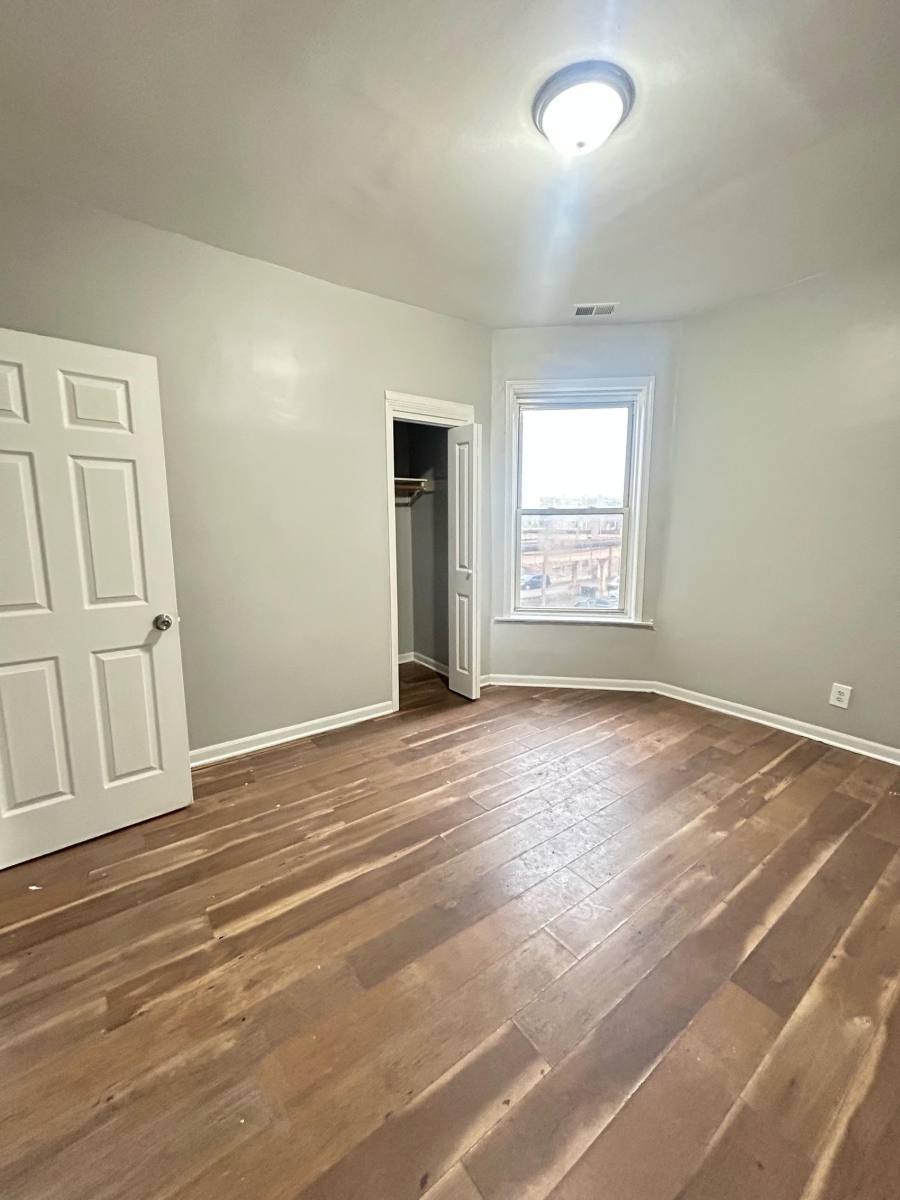 House for rent at 5938 S Calumet Ave, Chicago, IL 60637