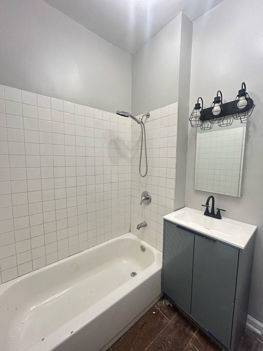 House for rent at 5938 S Calumet Ave, Chicago, IL 60637