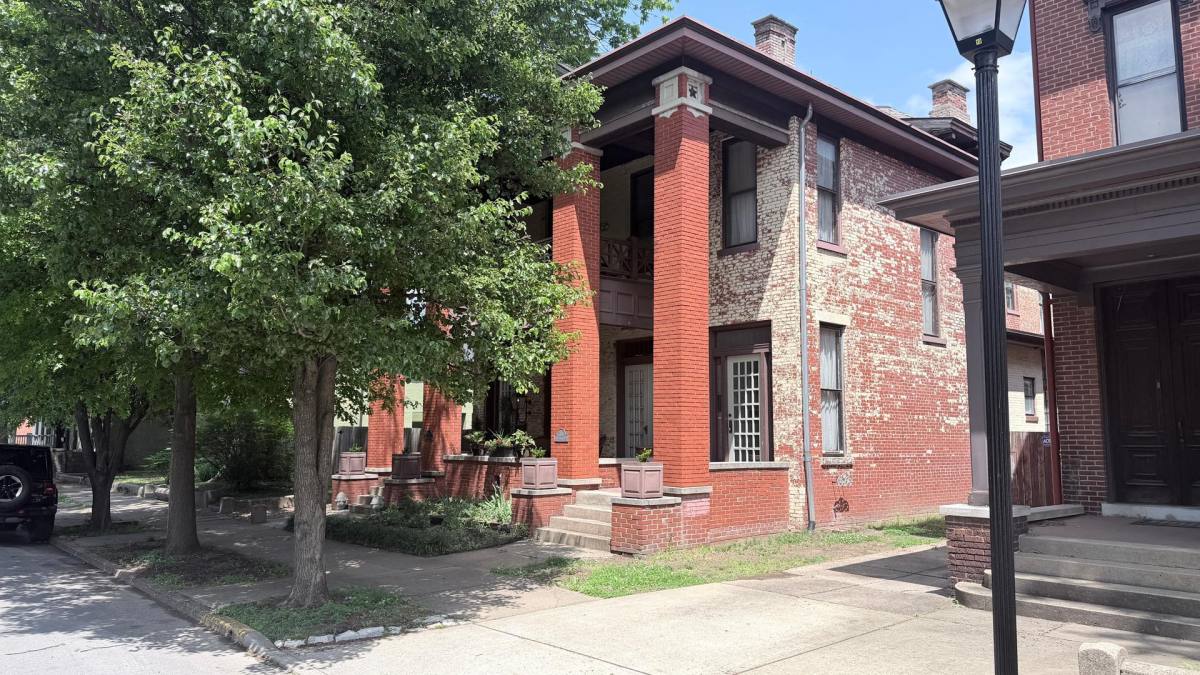 House for rent at 714 SE 2nd St #1, Evansville, IN 47713