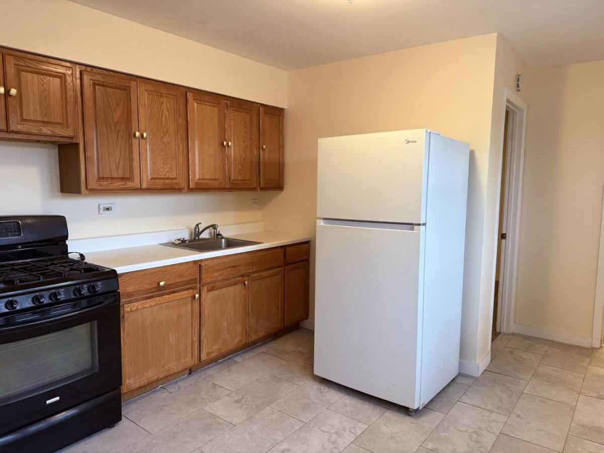 Apartment for rent at 8907 S Cottage Grove Ave, Chicago, IL 60619