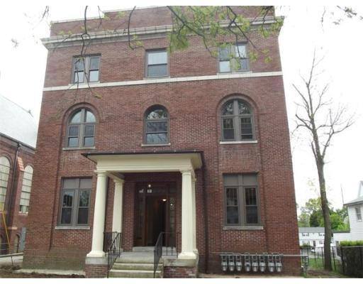 Apartment for rent at 159 Moore St #159U2, Lowell, MA 01852