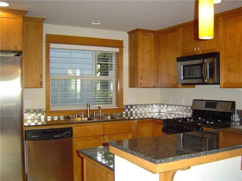 Townhouse for rent at 5006 11th Ave NE, Seattle, WA 98105