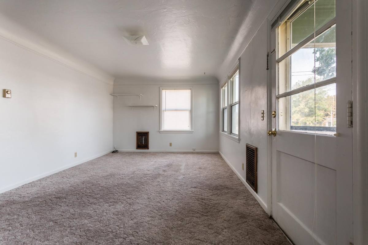 House for rent at 115 N 20th St #1, Saint Helens, OR 97051