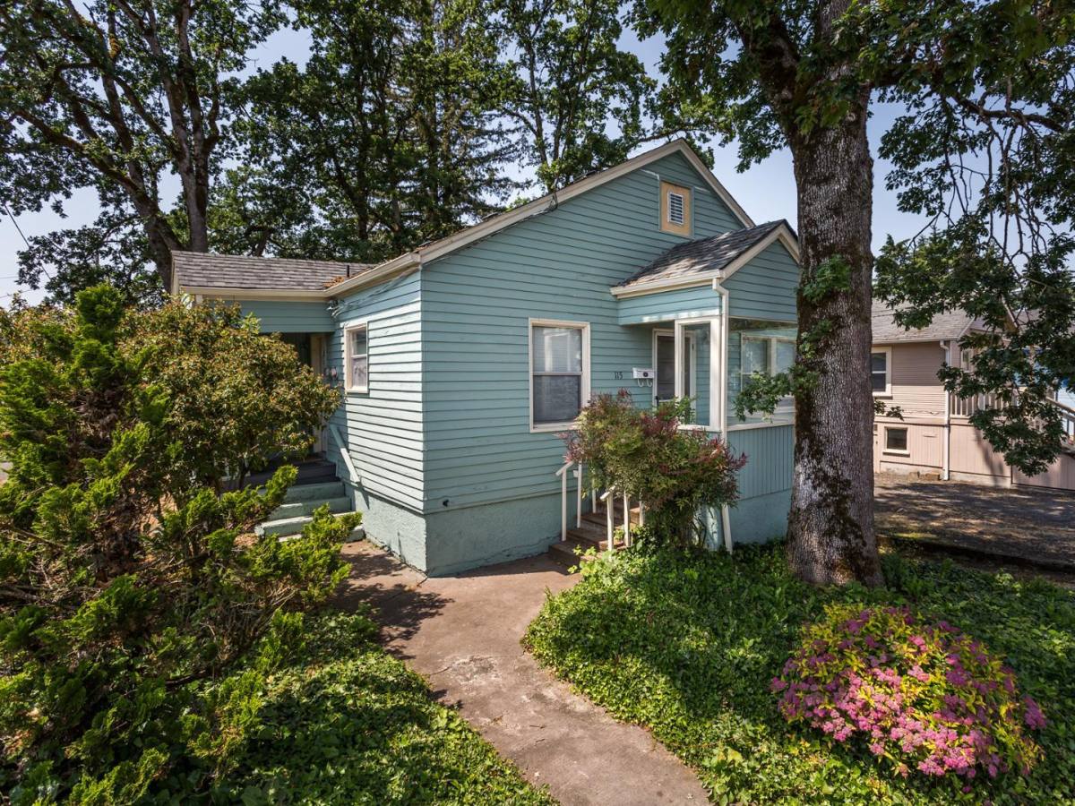 House for rent at 115 N 20th St #1, Saint Helens, OR 97051