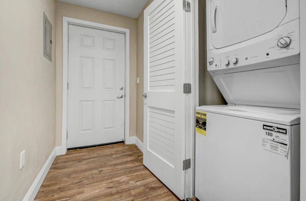 Apartment for rent at Flats on Elk, 1119-1123 E Elk Ave #8, Glendale, CA 91205