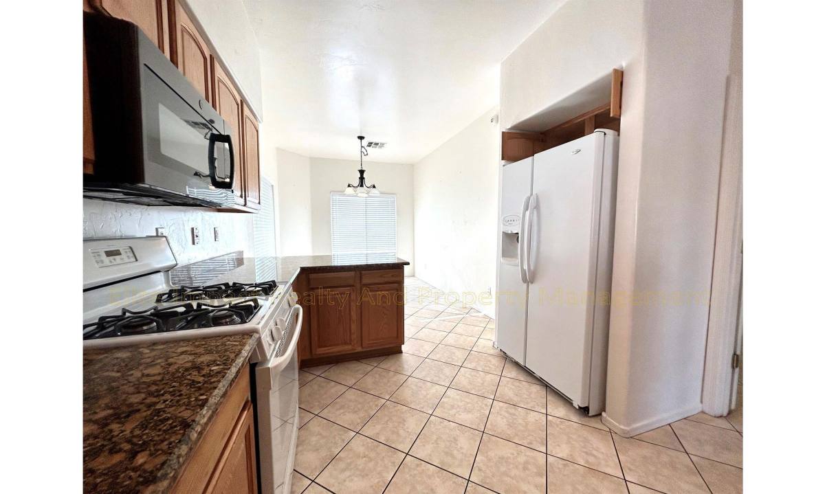 House for rent at Stone Ridge, 1037 S Speckled Stone Way, Tucson, AZ 85710