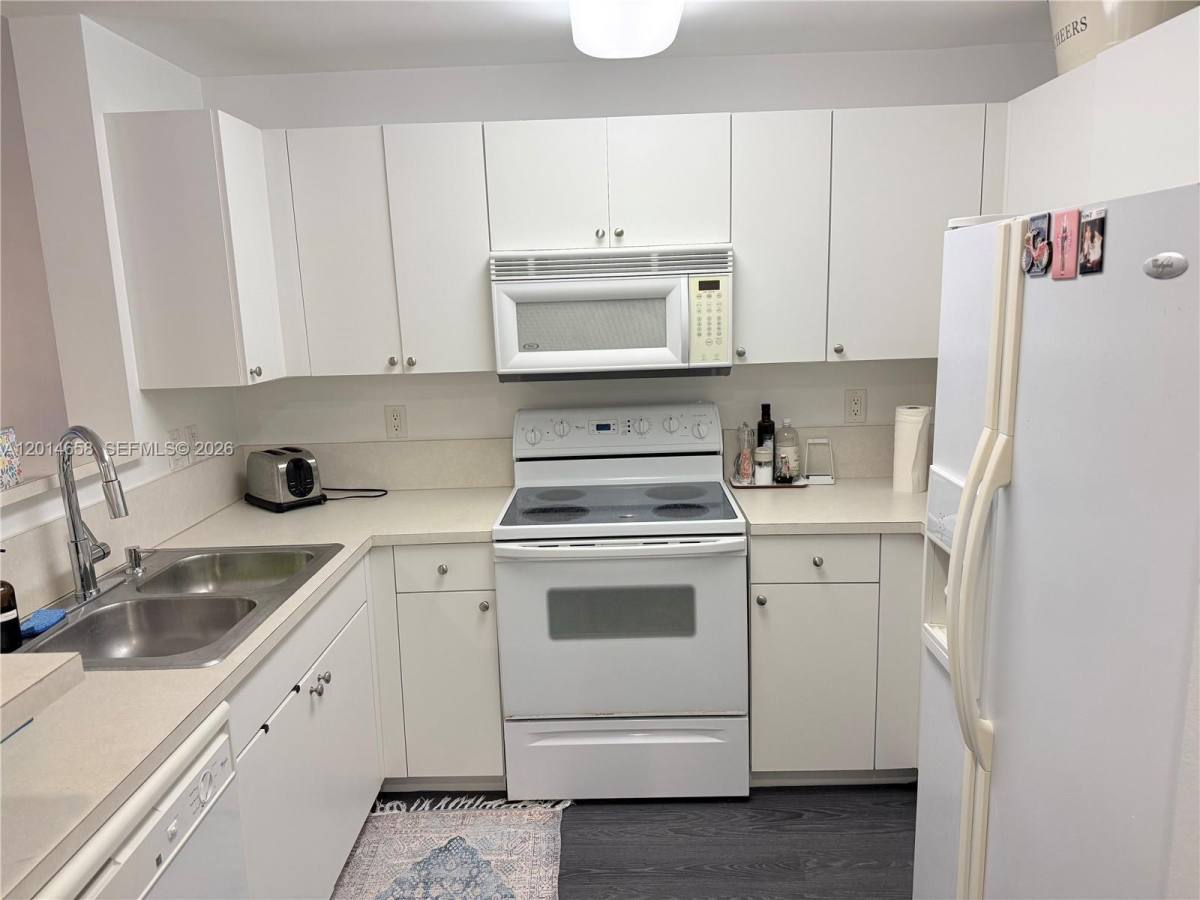 Apartment for rent at 10 Aragon Ave #702, Miami, FL 33134