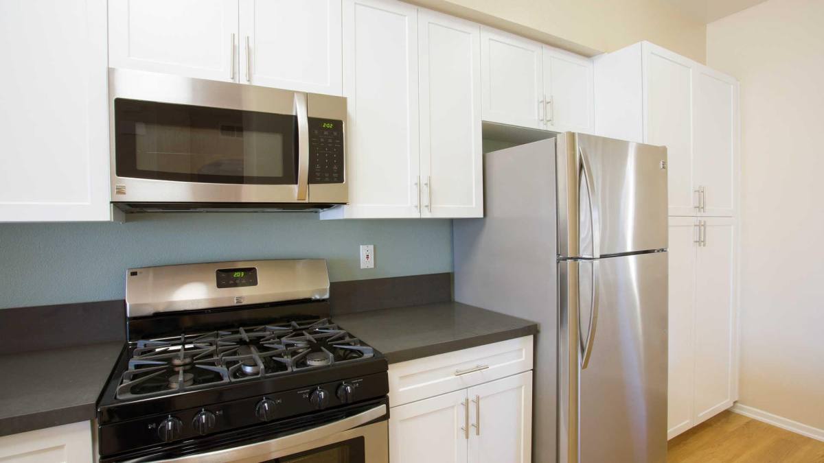 Apartment for rent at Bay Hill, 3801 E Pacific Coast Highway 002-205, Long Beach, CA 90804