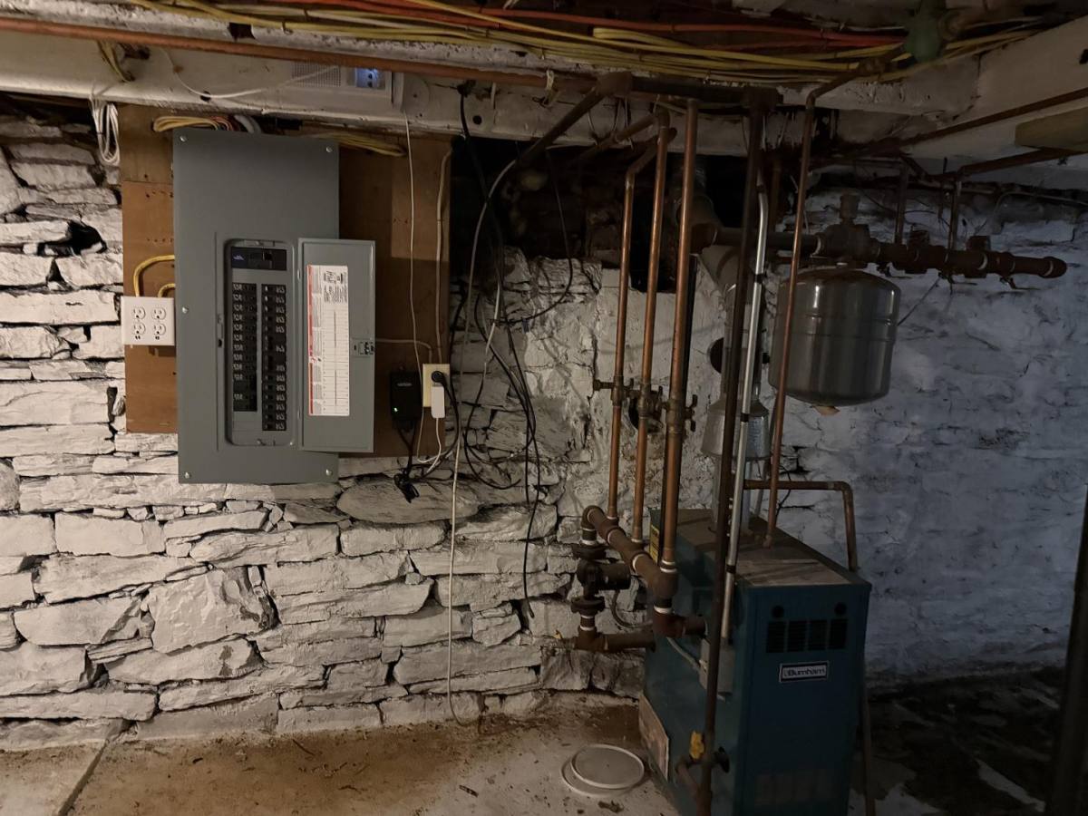 House for rent at 116E E 2nd St, Hummelstown, PA 17036