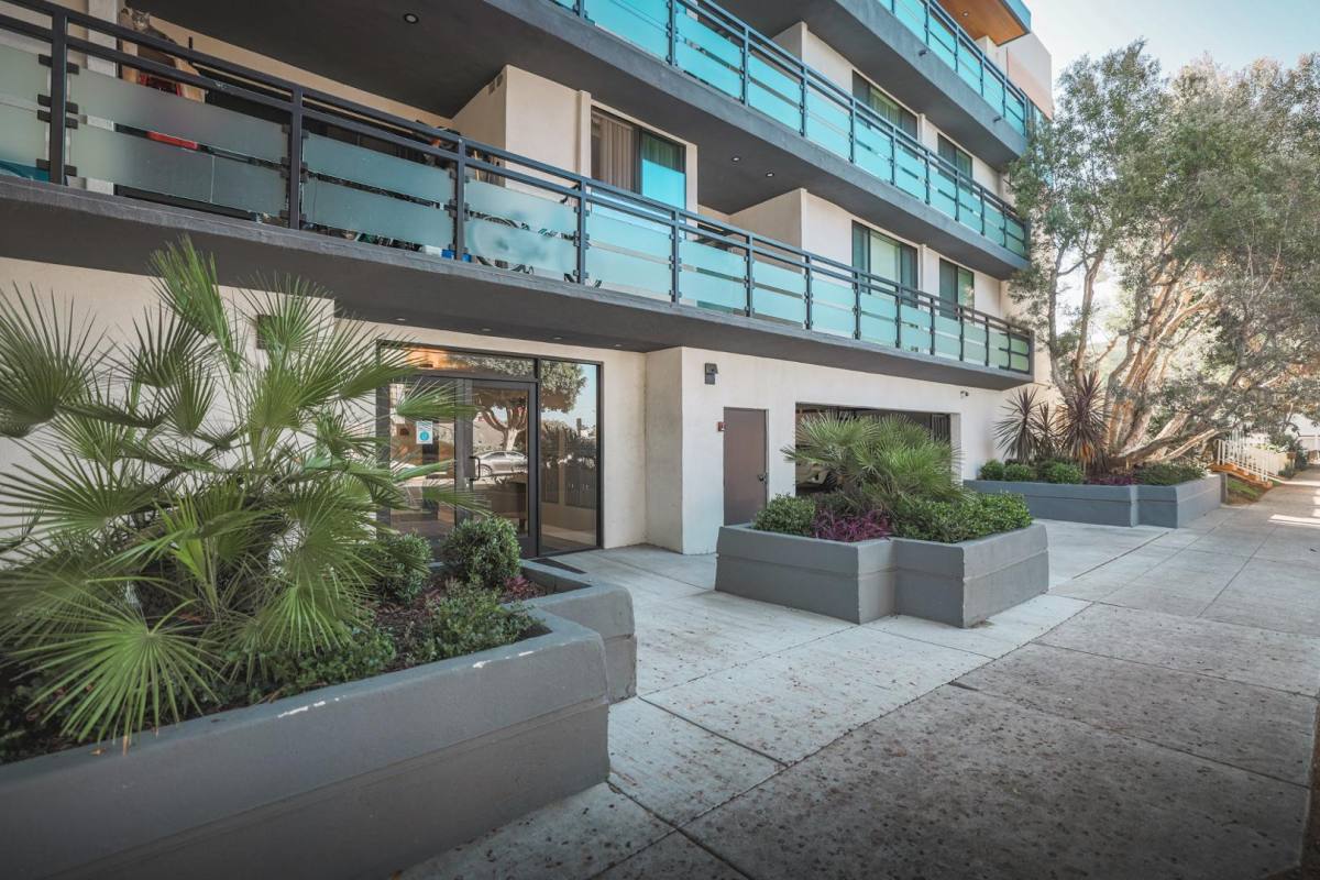 Apartment for rent at 1115 14th St #102-R, Santa Monica, CA 90403