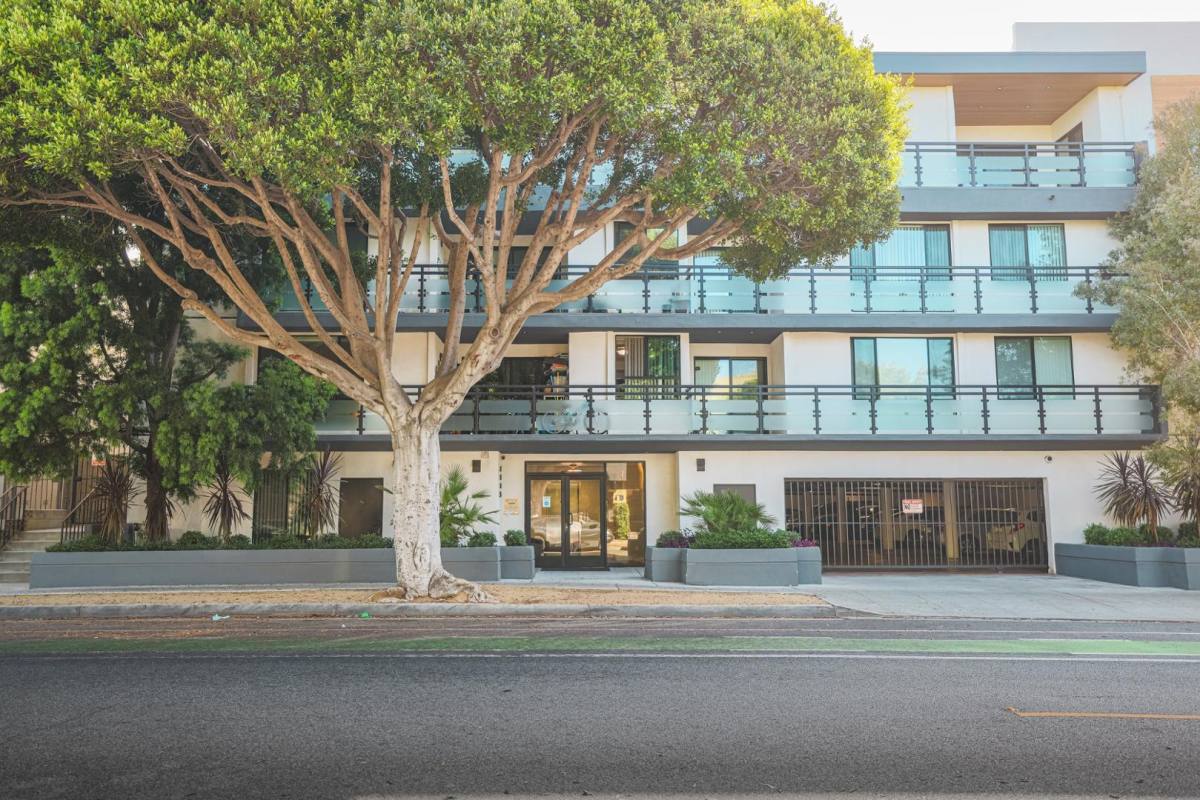 Apartment for rent at 1115 14th St #102-R, Santa Monica, CA 90403