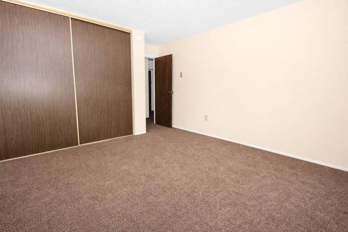 Apartment for rent at Foxwood, 120 Foxwood Rd, Coraopolis, PA 15108