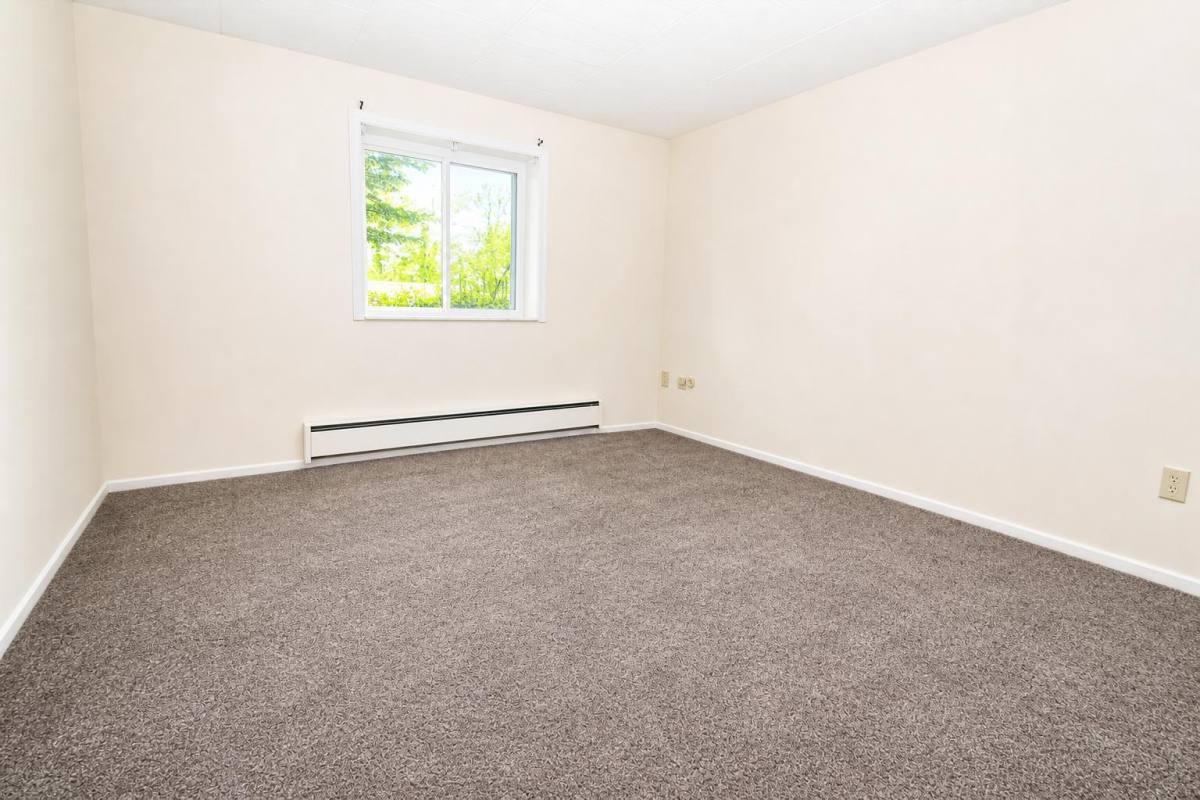 Apartment for rent at Foxwood, 120 Foxwood Rd, Coraopolis, PA 15108
