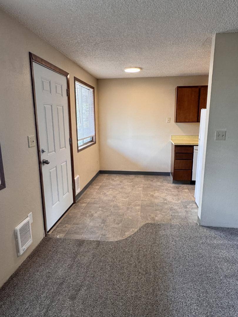 Apartment for rent at 437 Hewitt Ave, Roseburg, OR 97470
