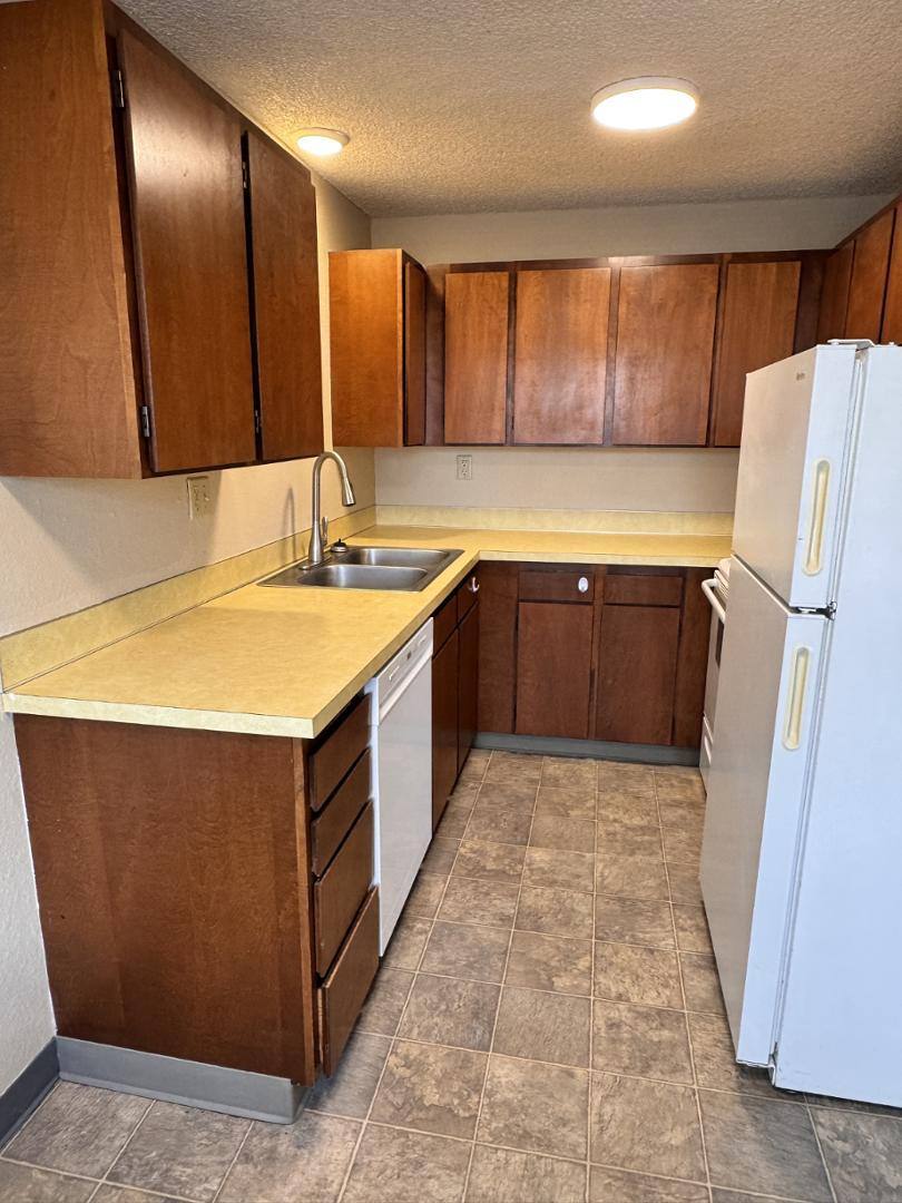 Apartment for rent at 437 Hewitt Ave, Roseburg, OR 97470