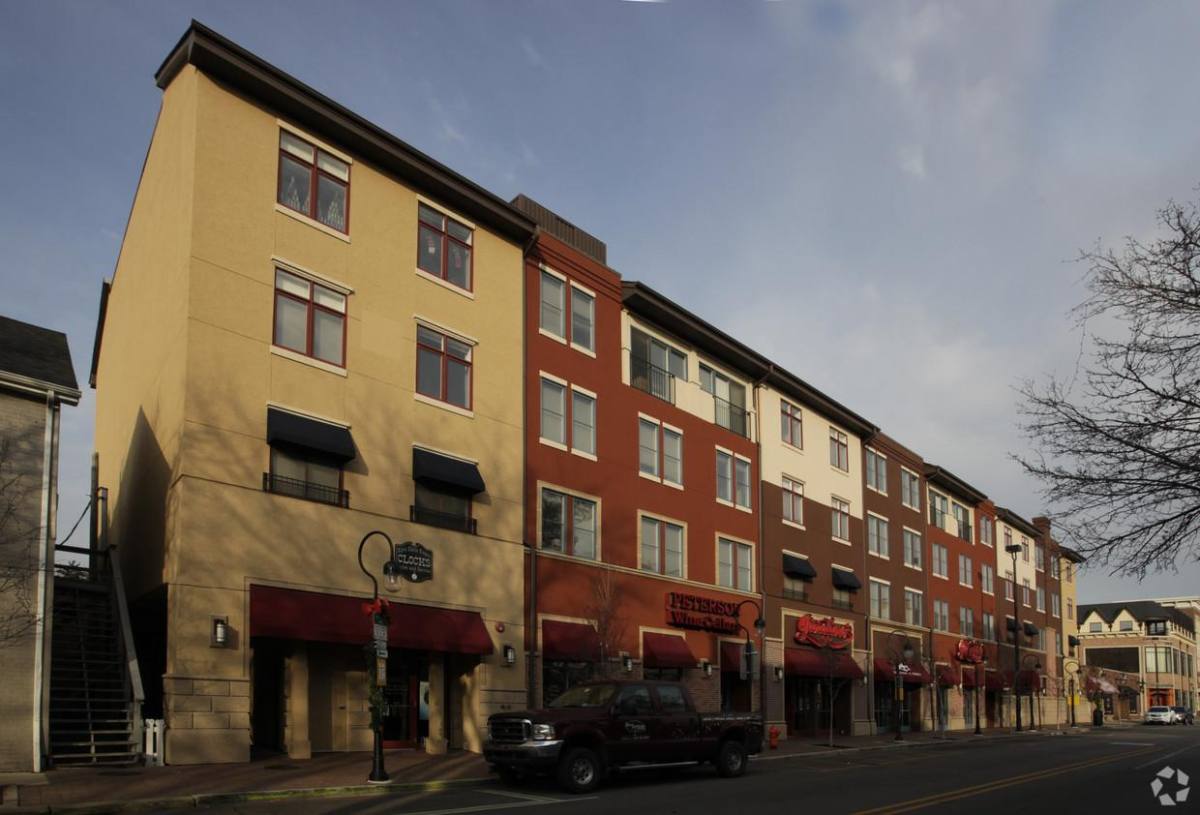 Apartment for rent at 119 S Main St #214, Naperville, IL 60540