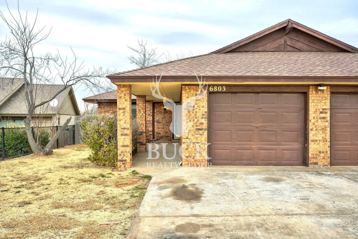 House for rent at Woodlake, 6803 Woodlake Dr, Oklahoma City, OK 73132