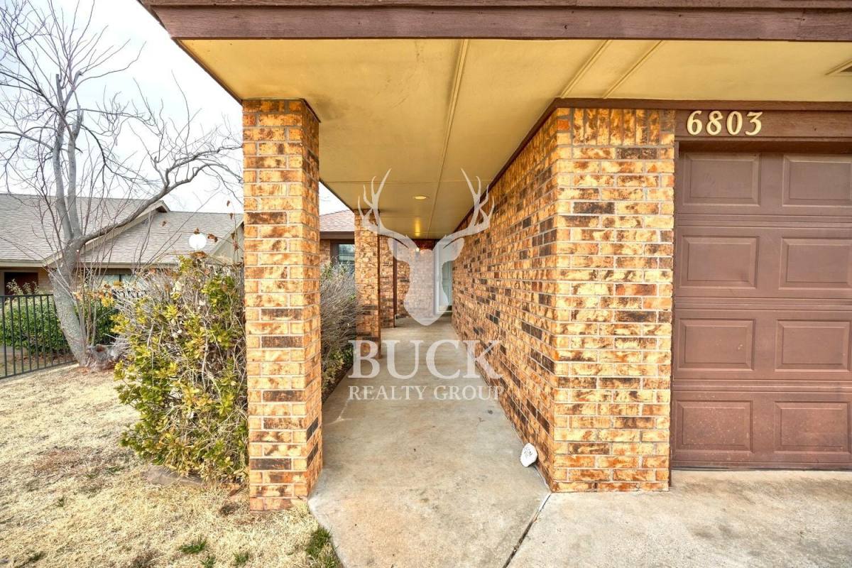 House for rent at Woodlake, 6803 Woodlake Dr, Oklahoma City, OK 73132