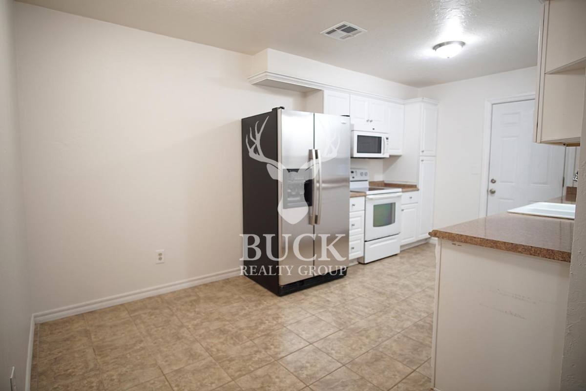 House for rent at Woodlake, 6803 Woodlake Dr, Oklahoma City, OK 73132