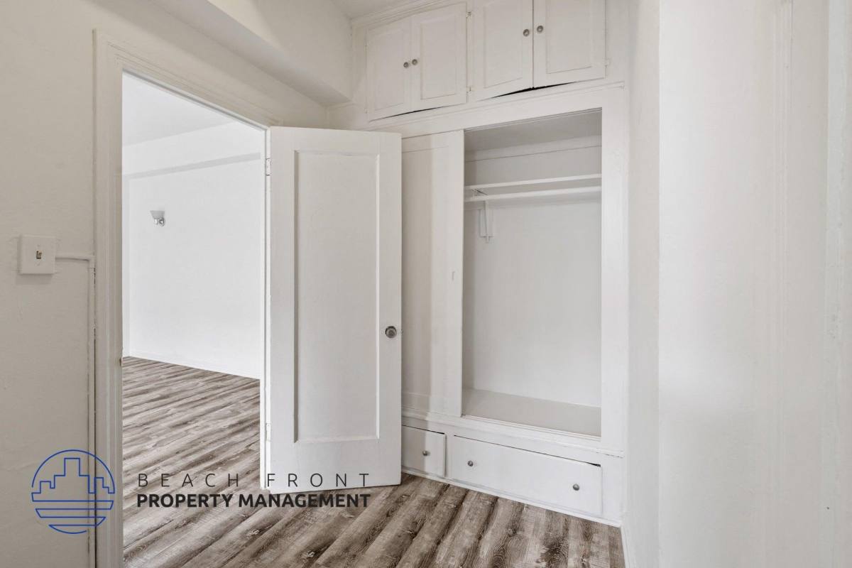 Apartment for rent at 512 South Hobart Boulevard, 512 S Hobart Blvd #305, Los Angeles, CA 90020