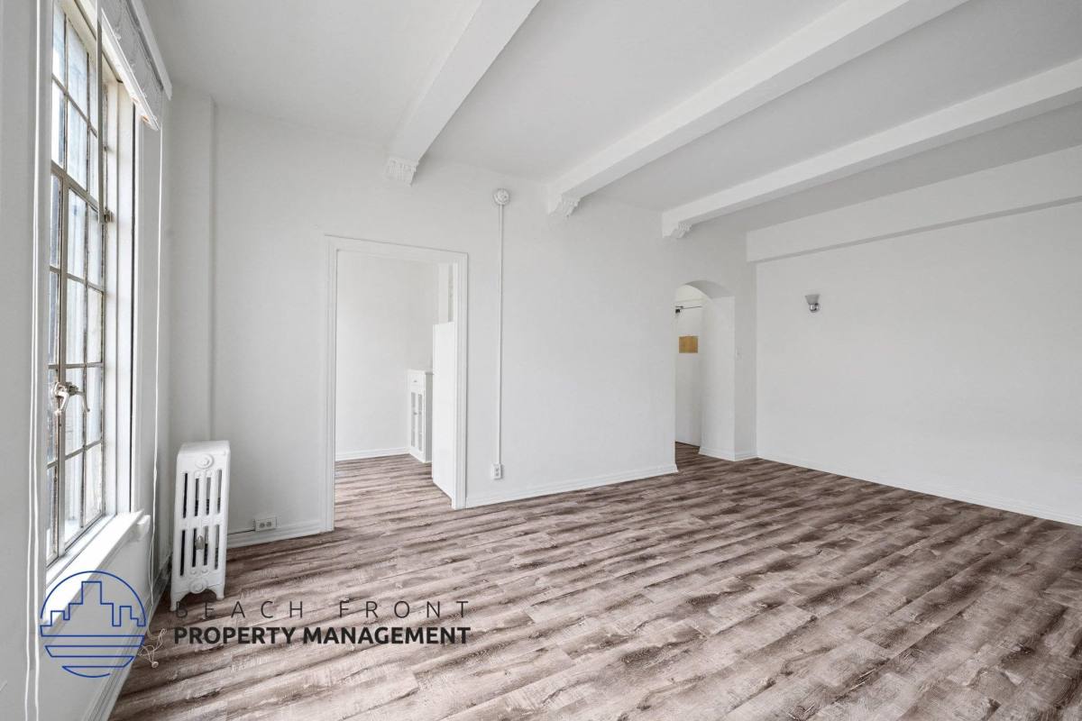 Apartment for rent at 512 South Hobart Boulevard, 512 S Hobart Blvd #305, Los Angeles, CA 90020