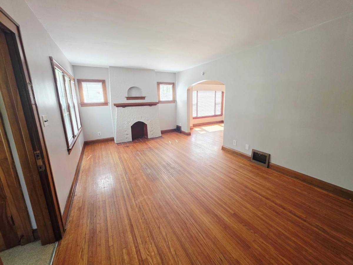Apartment for rent at 1919 Christie St, Toledo, OH 43606