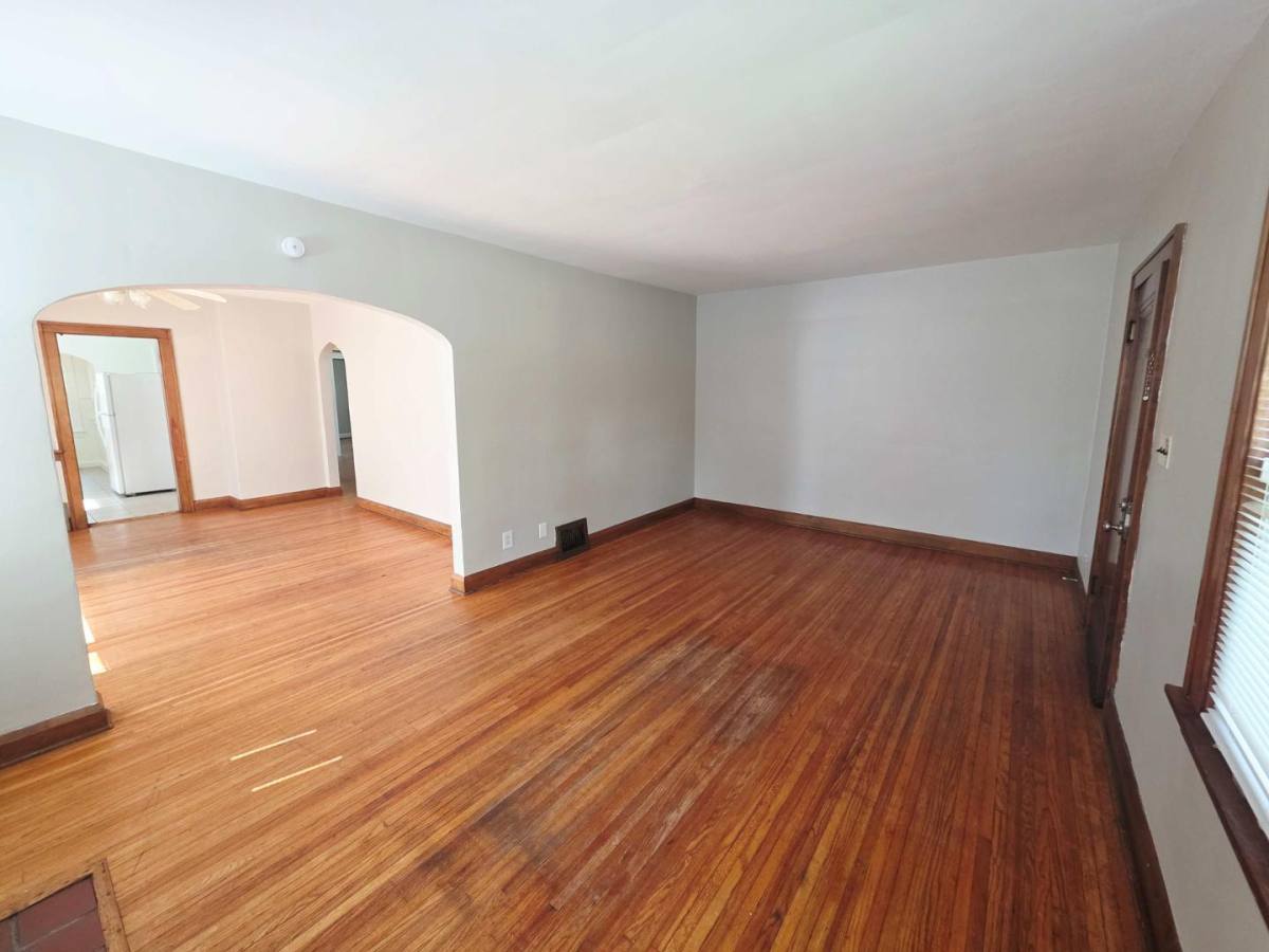 Apartment for rent at 1919 Christie St, Toledo, OH 43606