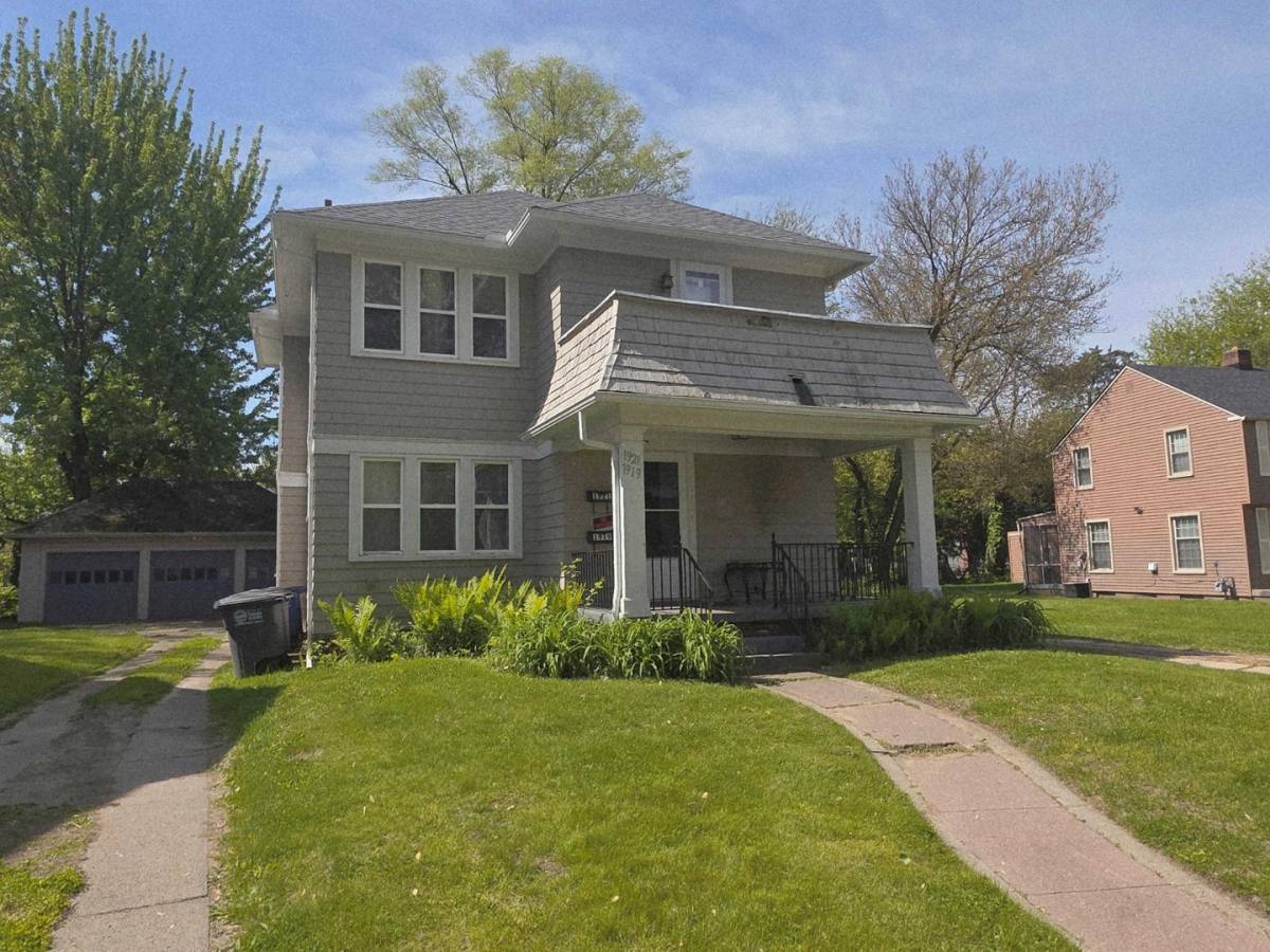 Apartment for rent at 1919 Christie St, Toledo, OH 43606