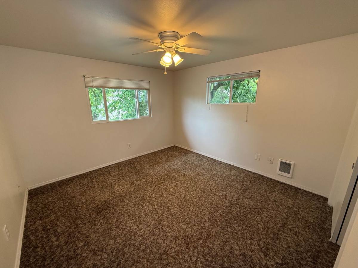 Apartment for rent at 943 E Augusta Ave, Spokane, WA 99207