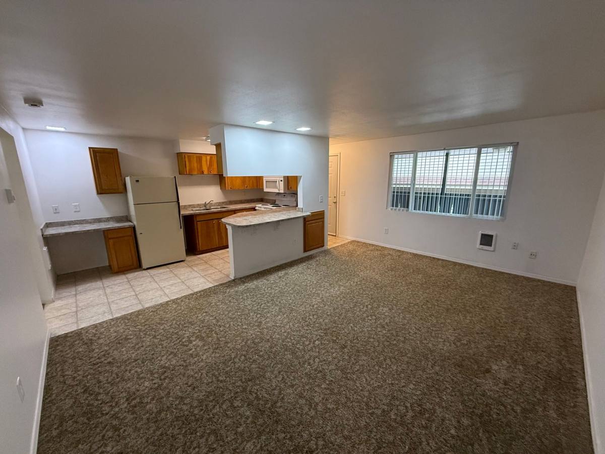 Apartment for rent at 943 E Augusta Ave, Spokane, WA 99207
