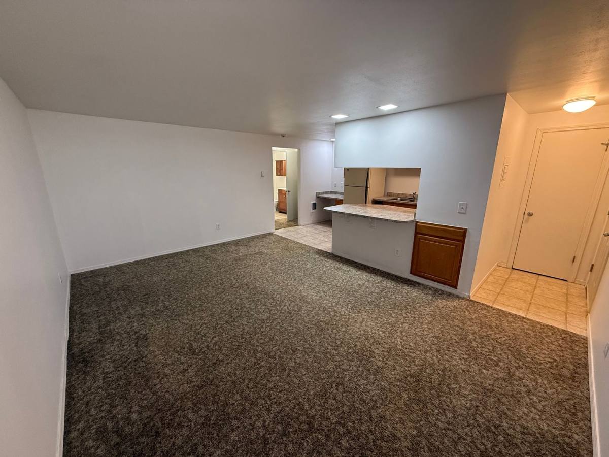 Apartment for rent at 943 E Augusta Ave, Spokane, WA 99207