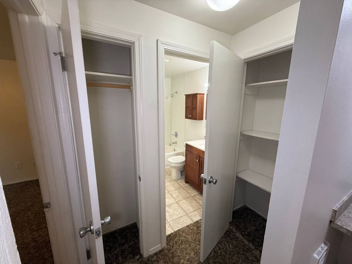 Apartment for rent at 943 E Augusta Ave, Spokane, WA 99207