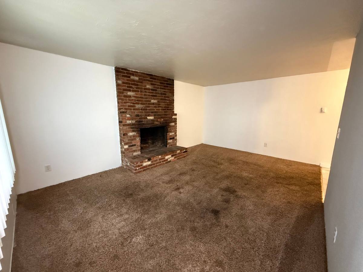Apartment for rent at 943 E Augusta Ave, Spokane, WA 99207