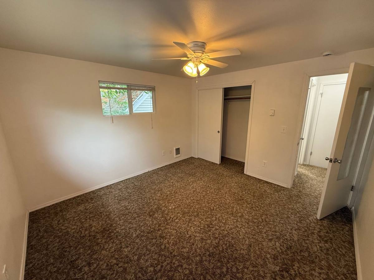 Apartment for rent at 943 E Augusta Ave, Spokane, WA 99207
